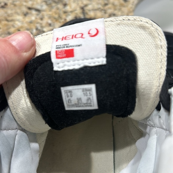 Men’s size 9 High top vans water repellent - Picture 3 of 6